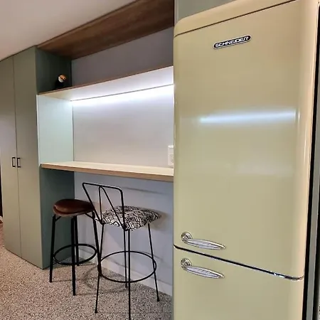 μπροστά στη πλατεία ναυαρίνου/τσιμισκη *