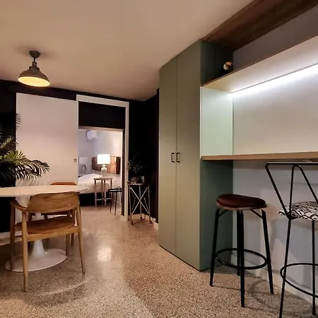 Appartement μπροστά στη πλατεία ναυαρίνου/τσιμισκη Thessaloniki