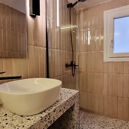 Appartement μπροστά στη πλατεία ναυαρίνου/τσιμισκη Thessaloniki