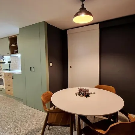 μπροστά στη πλατεία ναυαρίνου/τσιμισκη Appartement