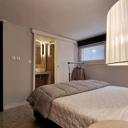 μπροστά στη πλατεία ναυαρίνου/τσιμισκη Appartement