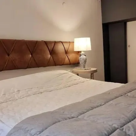 μπροστά στη πλατεία ναυαρίνου/τσιμισκη Appartement