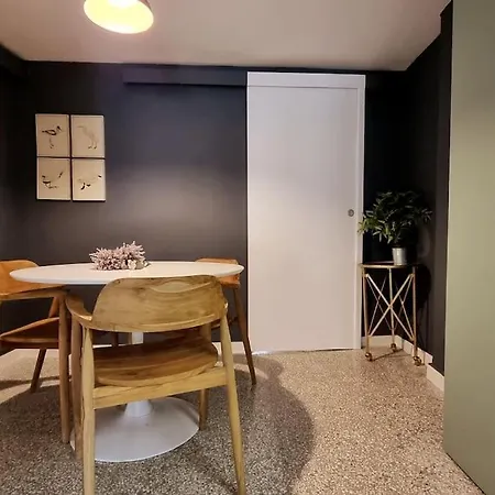 μπροστά στη πλατεία ναυαρίνου/τσιμισκη Apartment Thessaloniki