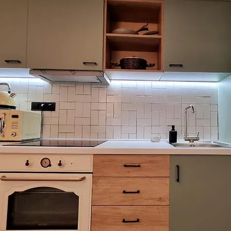 μπροστά στη πλατεία ναυαρίνου/τσιμισκη Apartment Thessaloniki