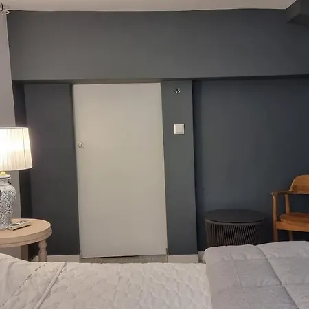 Apartment μπροστά στη πλατεία ναυαρίνου/τσιμισκη