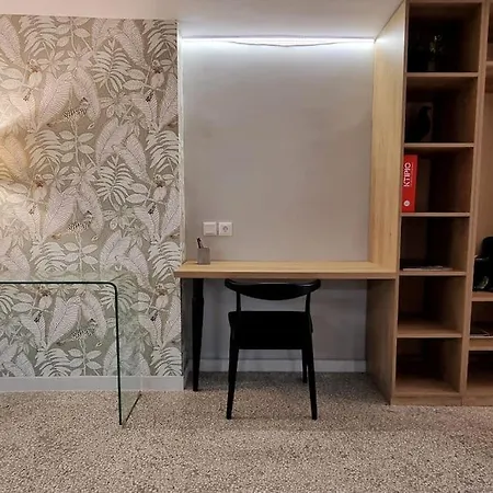 Apartment μπροστά στη πλατεία ναυαρίνου/τσιμισκη