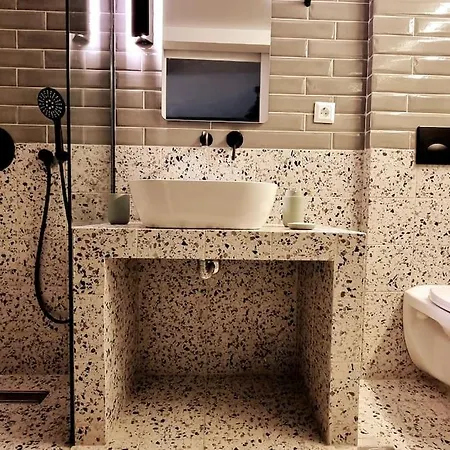 μπροστά στη πλατεία ναυαρίνου/τσιμισκη Apartment *