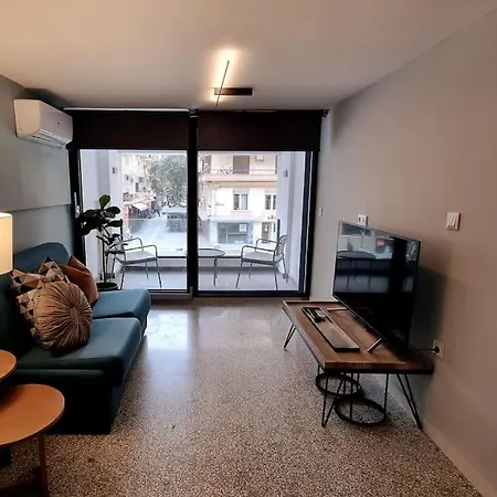 Apartment μπροστά στη πλατεία ναυαρίνου/τσιμισκη *
