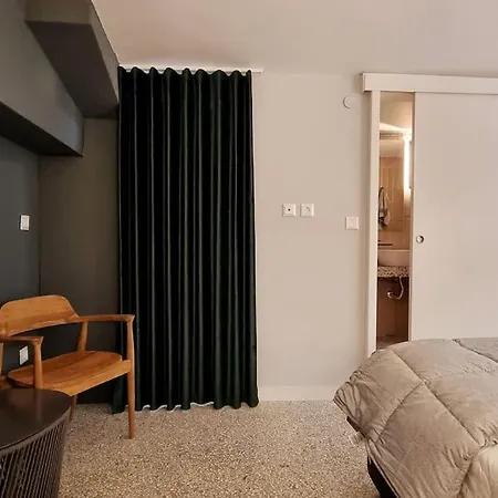 μπροστά στη πλατεία ναυαρίνου/τσιμισκη Saloniki