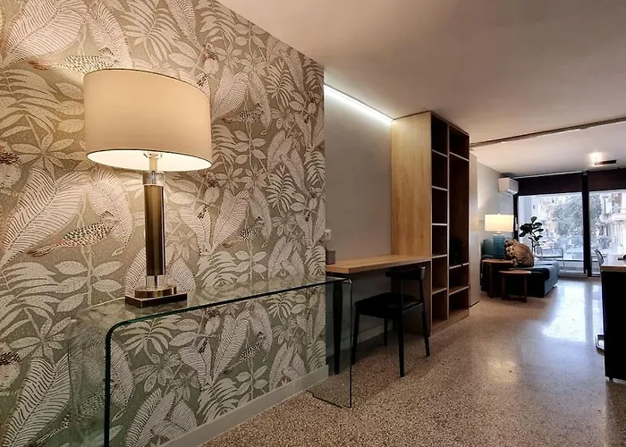 μπροστά στη πλατεία ναυαρίνου/τσιμισκη 公寓