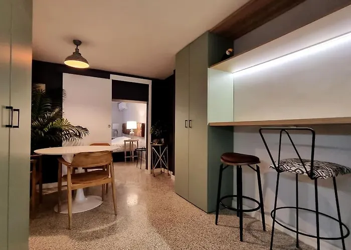 公寓 μπροστά στη πλατεία ναυαρίνου/τσιμισκη 塞萨洛尼基