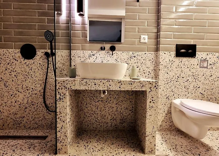 μπροστά στη πλατεία ναυαρίνου/τσιμισκη 公寓 *