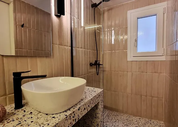 公寓 μπροστά στη πλατεία ναυαρίνου/τσιμισκη 塞萨洛尼基