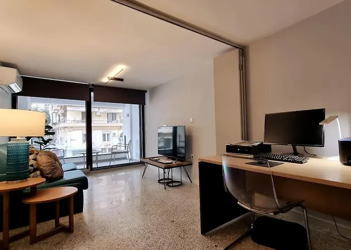 公寓 μπροστά στη πλατεία ναυαρίνου/τσιμισκη *