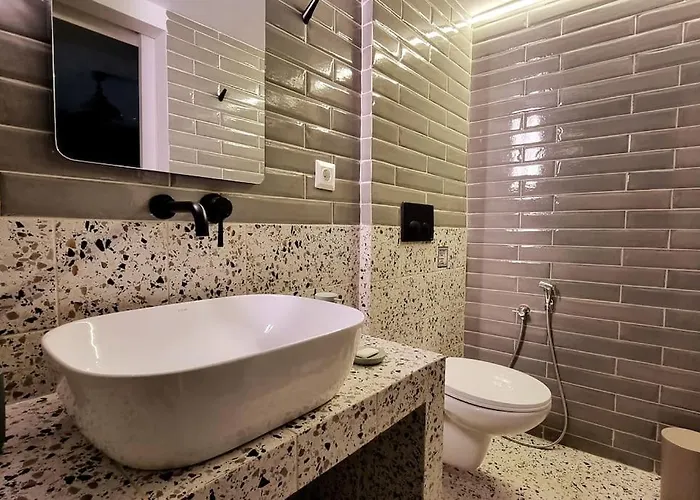 μπροστά στη πλατεία ναυαρίνου/τσιμισκη 公寓 塞萨洛尼基