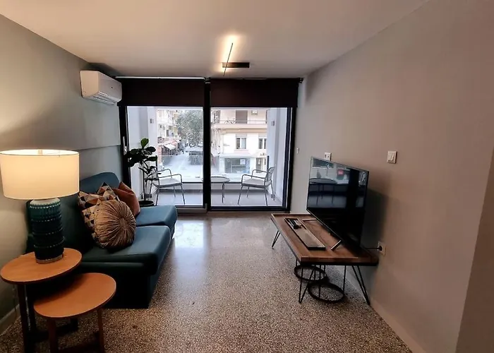 公寓 μπροστά στη πλατεία ναυαρίνου/τσιμισκη *