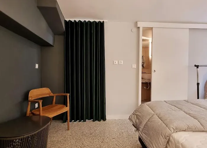 μπροστά στη πλατεία ναυαρίνου/τσιμισκη 塞萨洛尼基