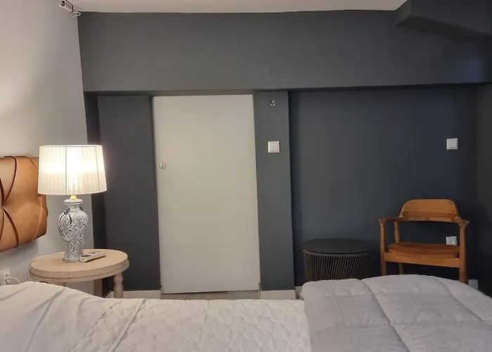 Apartament μπροστά στη πλατεία ναυαρίνου/τσιμισκη