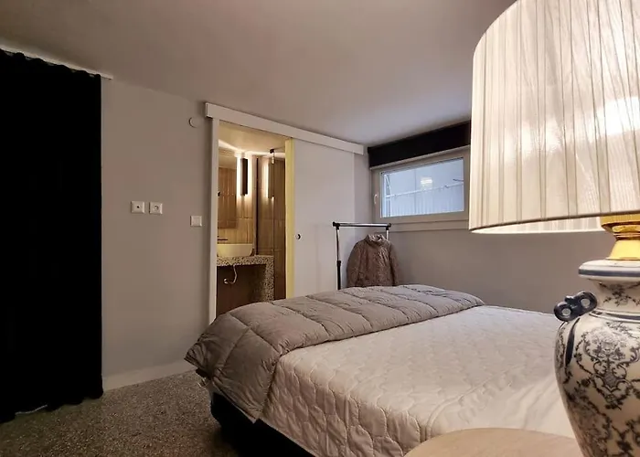 μπροστά στη πλατεία ναυαρίνου/τσιμισκη Apartament